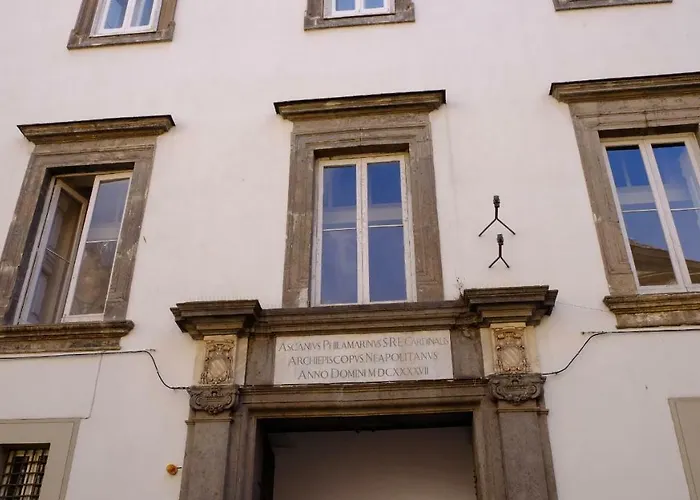 Domus Donnaregina s